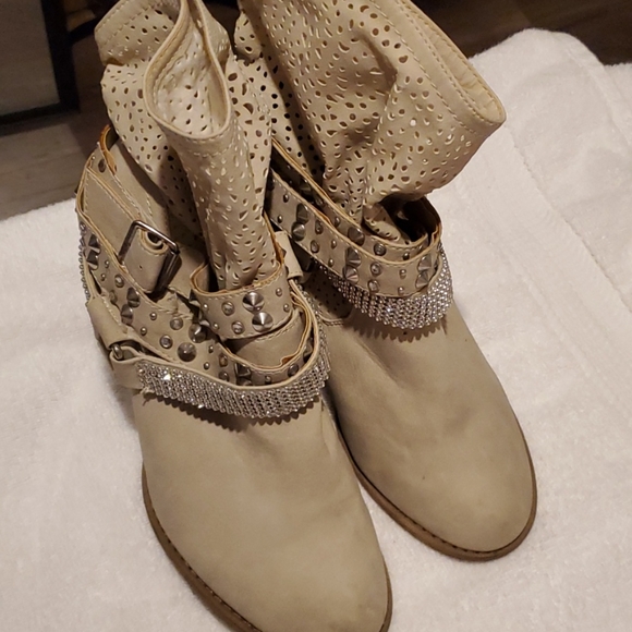 Beige Short Boot with wooden heel Sizr 9 M - Picture 2 of 4